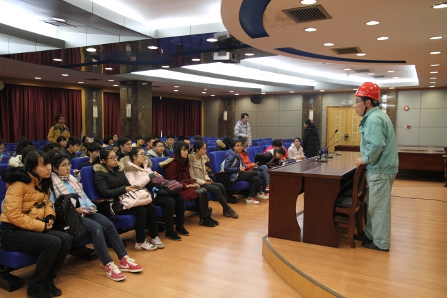 入场前的安全教育和分组组织 入场前的安全教育和分组组织